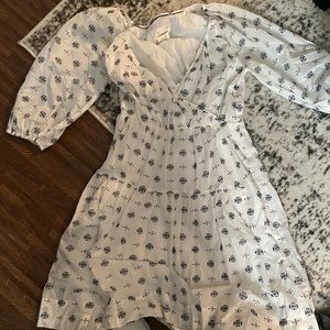 Cute flowy dress gives greece vacay vibes